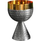 Cáliz em metal cincelado com banho de ouro