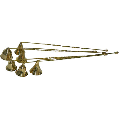 Apagador de vela de metal dourado com haste